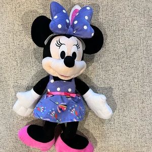 Easter Minnie Mouse in excellent condition